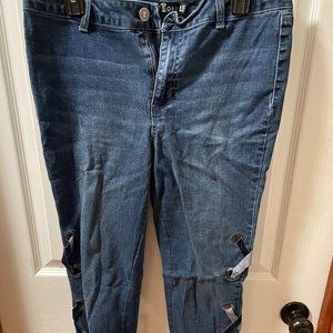 Blue jeans high waisted